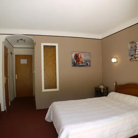 Otel Le Castelet 2*